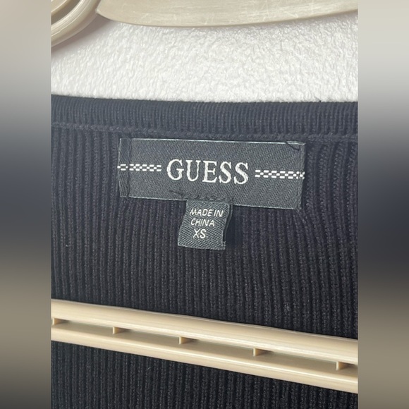 Women’s GUESS Long Sleeve Pierced V-Neck Irina Rib Sweater Pullover Sweater - Picture 8 of 14